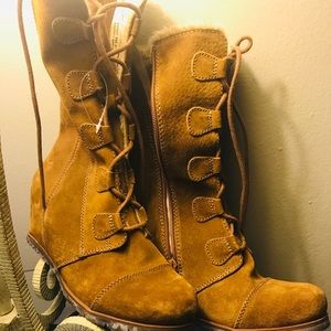 New mid calf women’s  real suede boots.